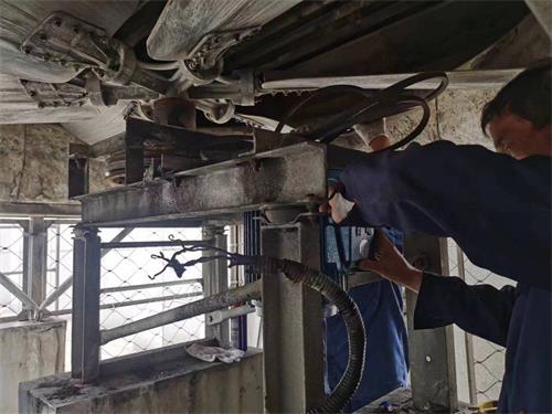 <a href=http://m.qurijy.com/peijian/fan/ target=_blank class=infotextkey>冷卻塔風(fēng)機(jī)</a>噪聲控制方法